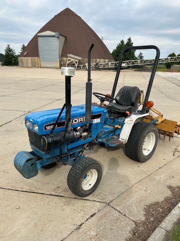 1996 Ford 1220 — photo 1