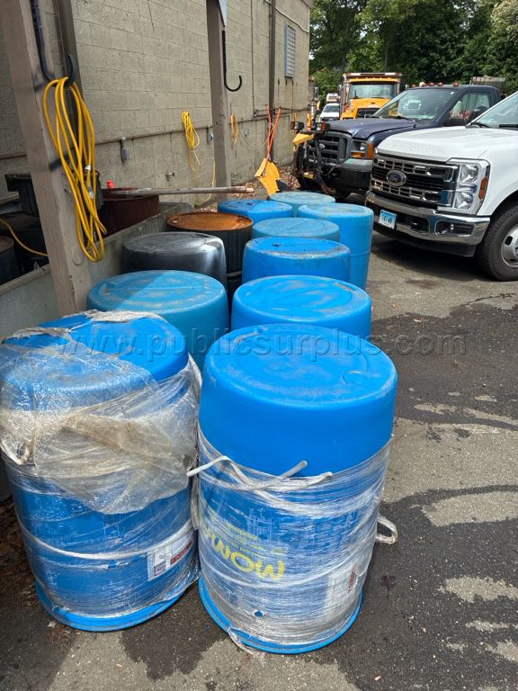 Plastic 55 gallon drums — photo 1