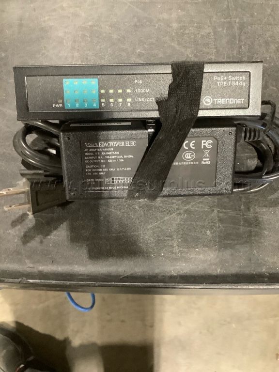 7956 - 8 Port Gigabit w/4 Port PoE Switch — photo 1