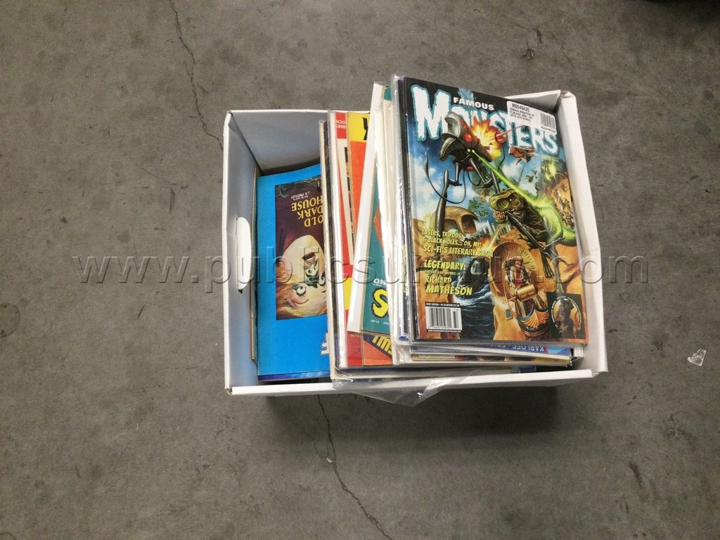 LOT OF COMIC BOOKS - SOLD AS IS - 651 — photo 1