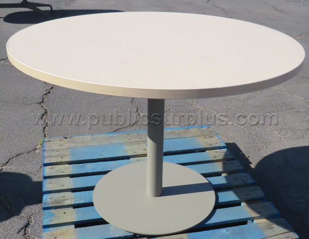 Round Table  **Unknown Condition** — photo 1