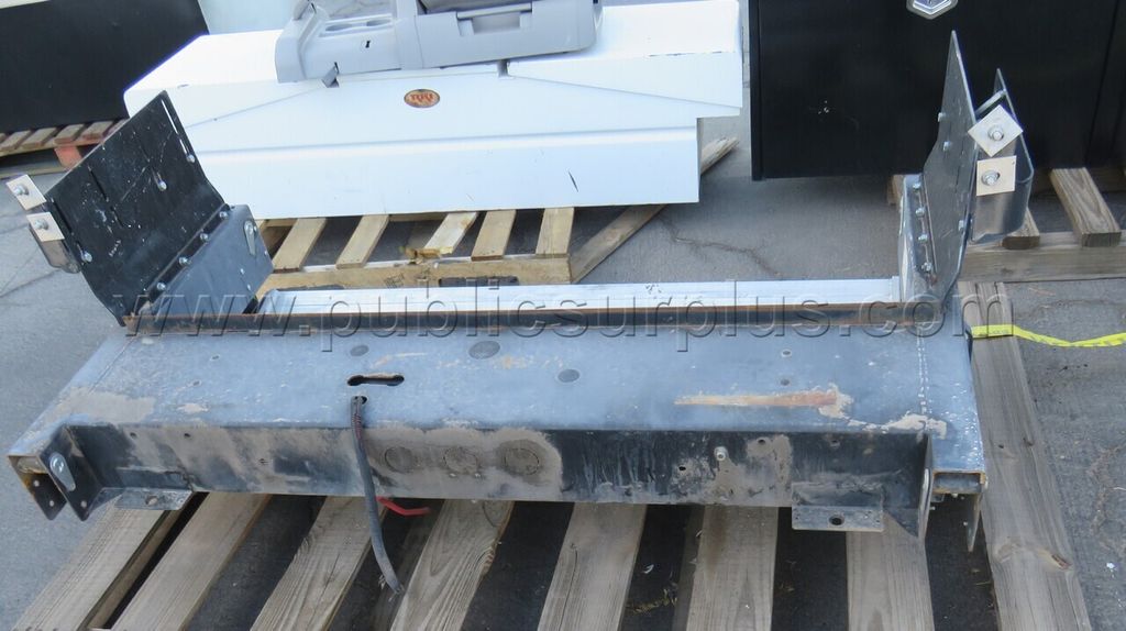 Maxon Lift Gate **Unknown Condition** — photo 1