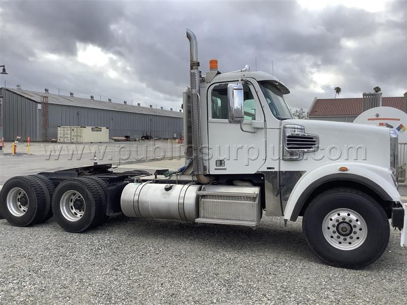 2011 Freightliner Tractor Truck — photo 1