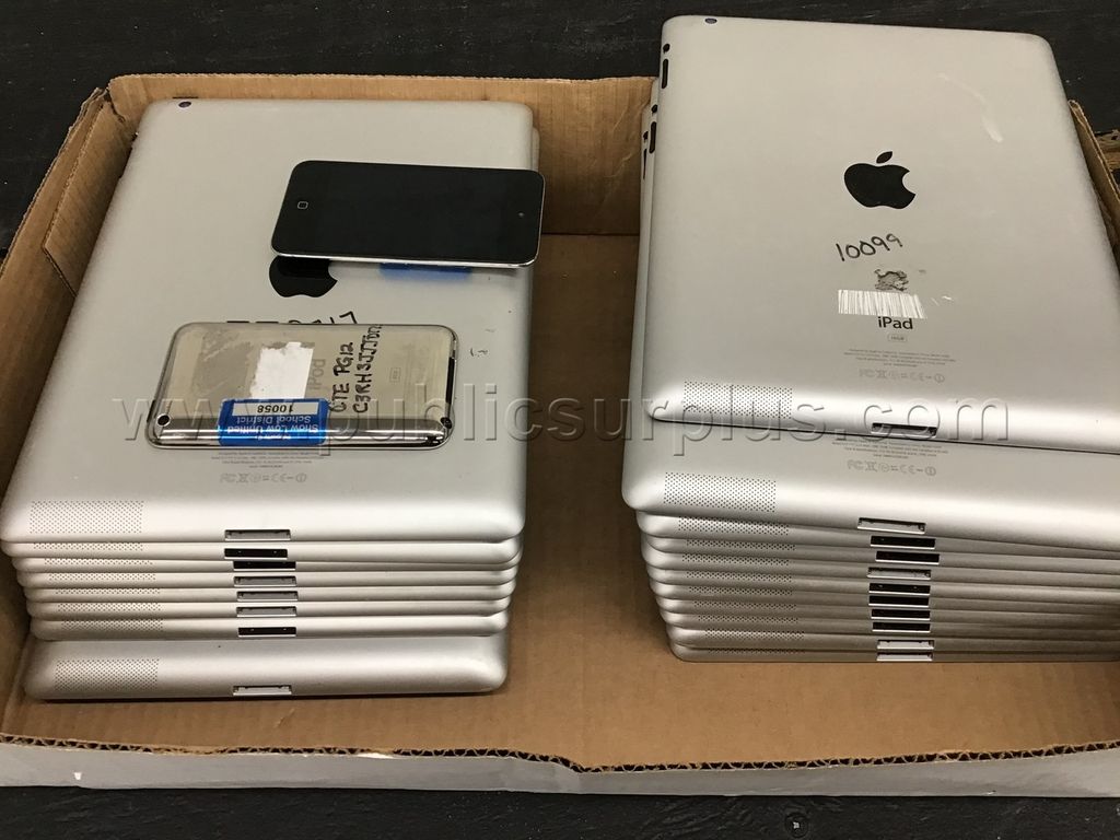 Apple a1416/a1395 and 2 ipods — photo 1
