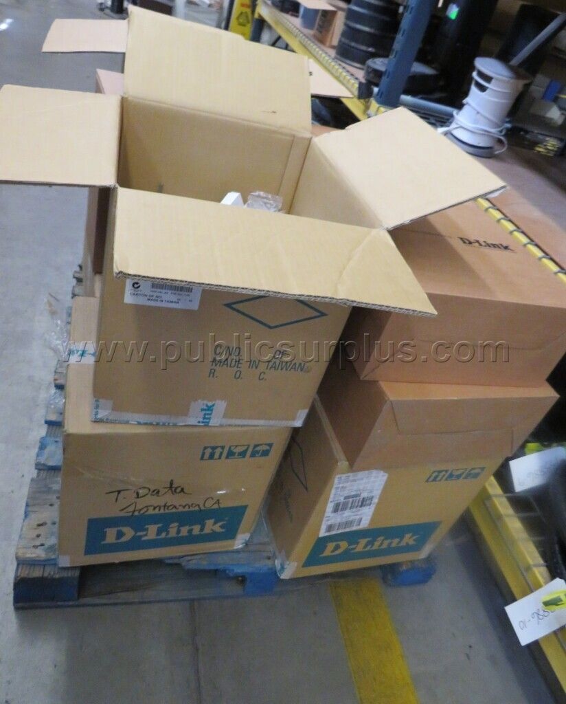 Lot of D-link Equipment   **Unknown Condition** — photo 1