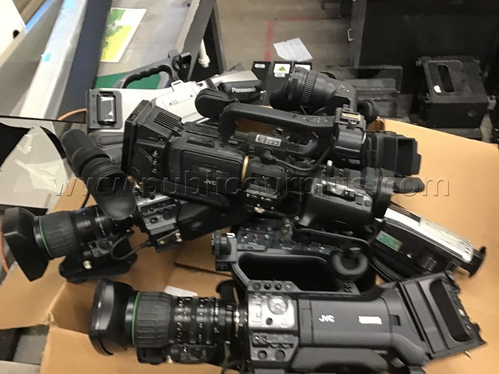 Misc. video equipment (cameras&books&cast) — photo 1