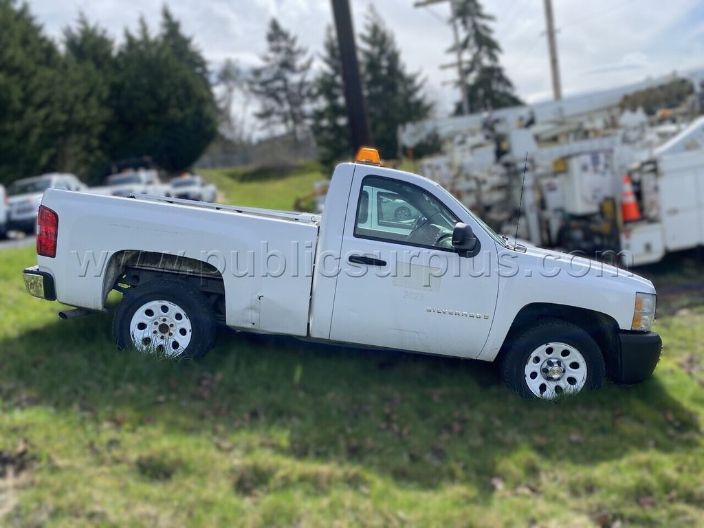 Utility Company Owned Surplus - Used 2007 Chevrolet Silverado 1500 — photo 1