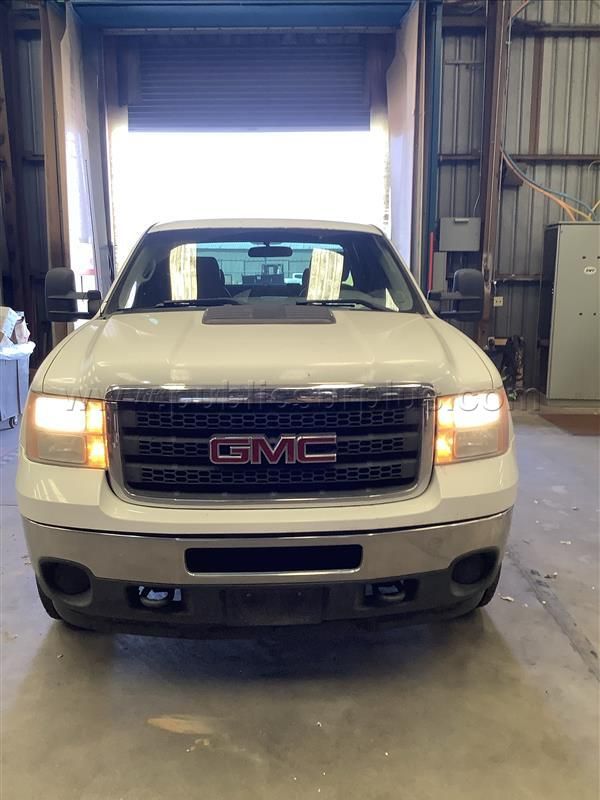 2013 GMC 2500H 3/4 TON/2WD — photo 1