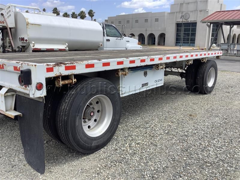 TRAILER-FRUEHAUF FLAT BED - photo 1