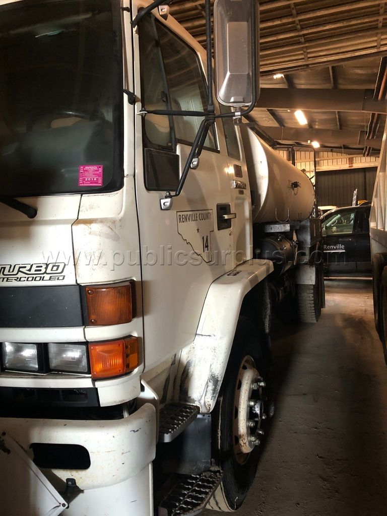 1992 GMC Cab & Chassis with Etnyre Distributer — photo 1