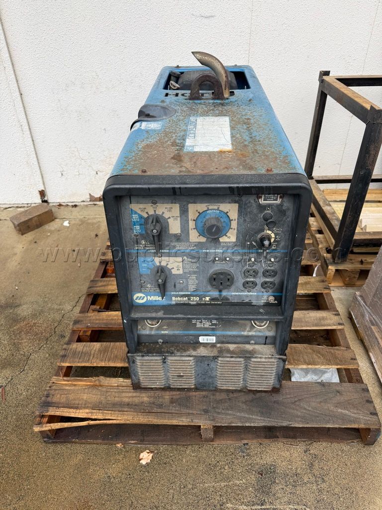 Miller Bobcat 250NT Welder/Generator — photo 1