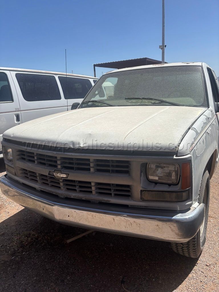 2000 CHEVROLET C2500 PICKUP TRUCK — photo 1
