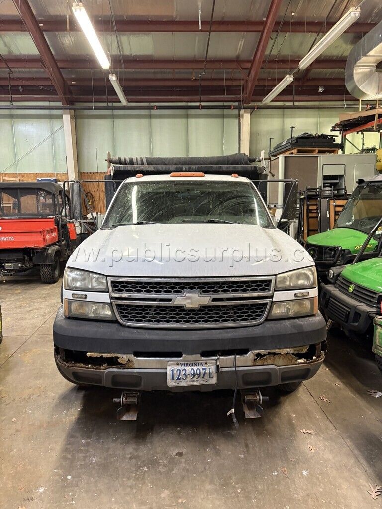 2005 Chevrolet Truck — photo 1