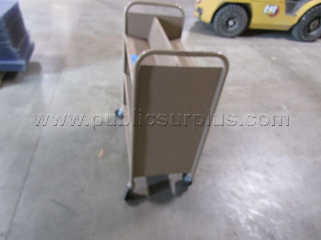 LIBRARY CART #4 — photo 1