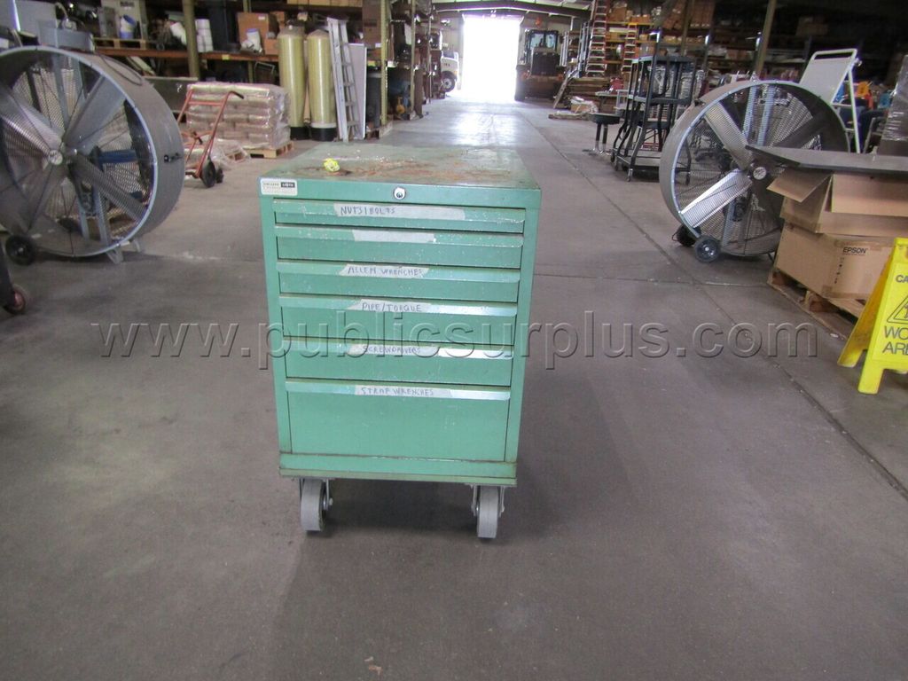 ROLLING TOOL CHEST — photo 1