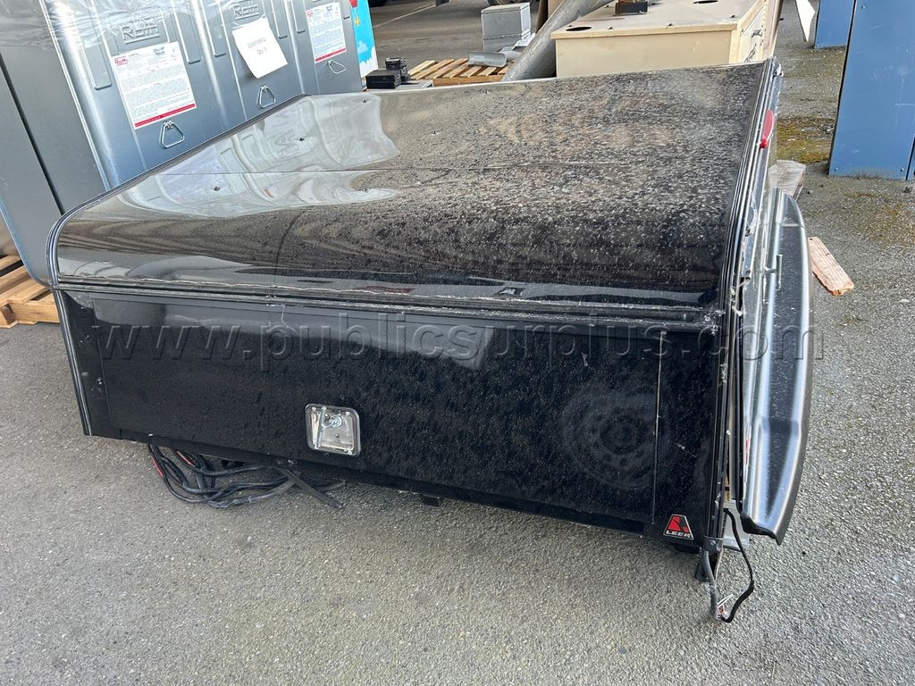 Leer DCC Black Truck Canopy — photo 1