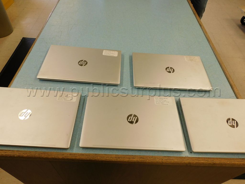 1 LOT OF 5 HP LAPTOPS - photo 1