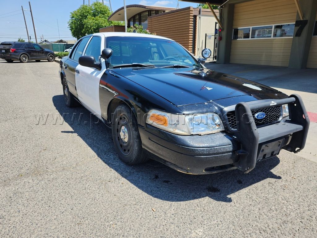 2005 Ford Crown Victoria — photo 1