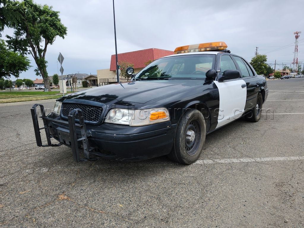 2001 Ford Crown Victoria — photo 1
