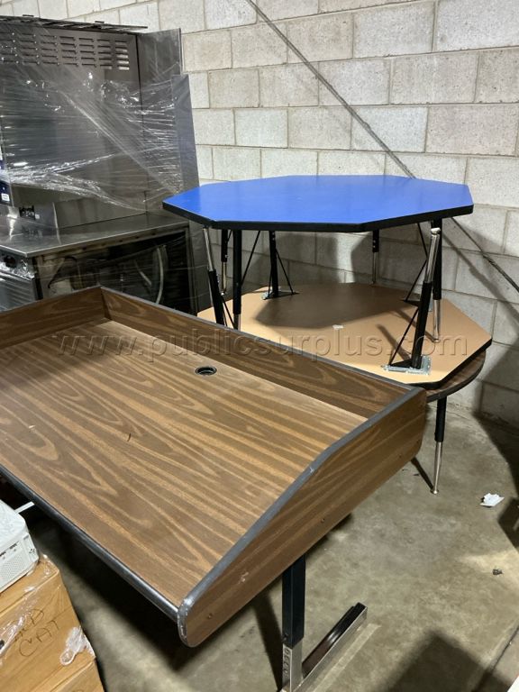 Lot of 4 classroom tables — photo 1