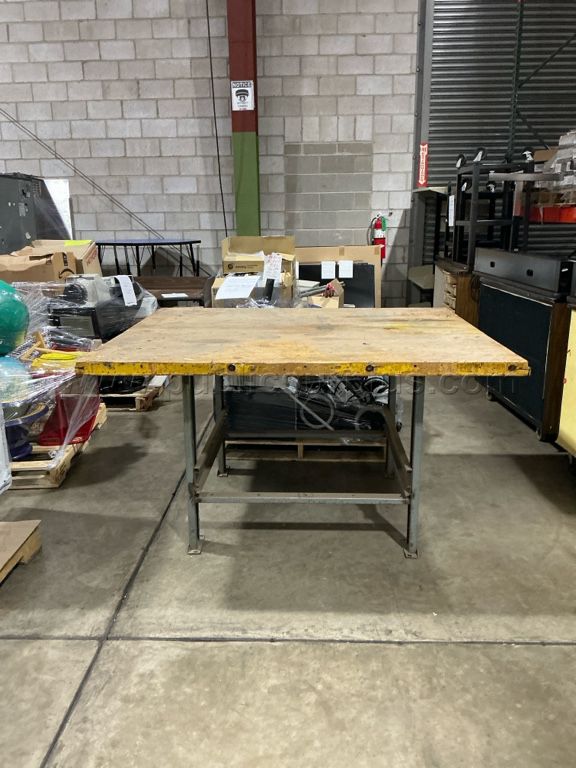 Large workbench table — photo 1