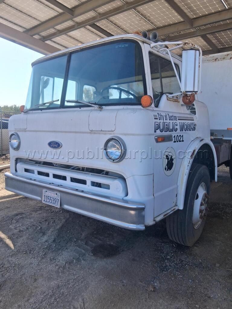 1984 Ford Chassis 800 Leaf Truck — photo 1