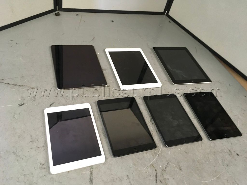 Lot of 7 Used Miscellaneous iPads — photo 1