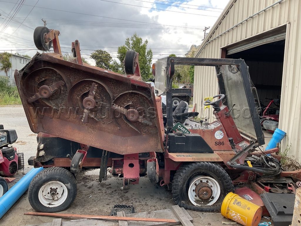 Toro Groundsmaster 580-D non-operational (parts /Scrap) — photo 1
