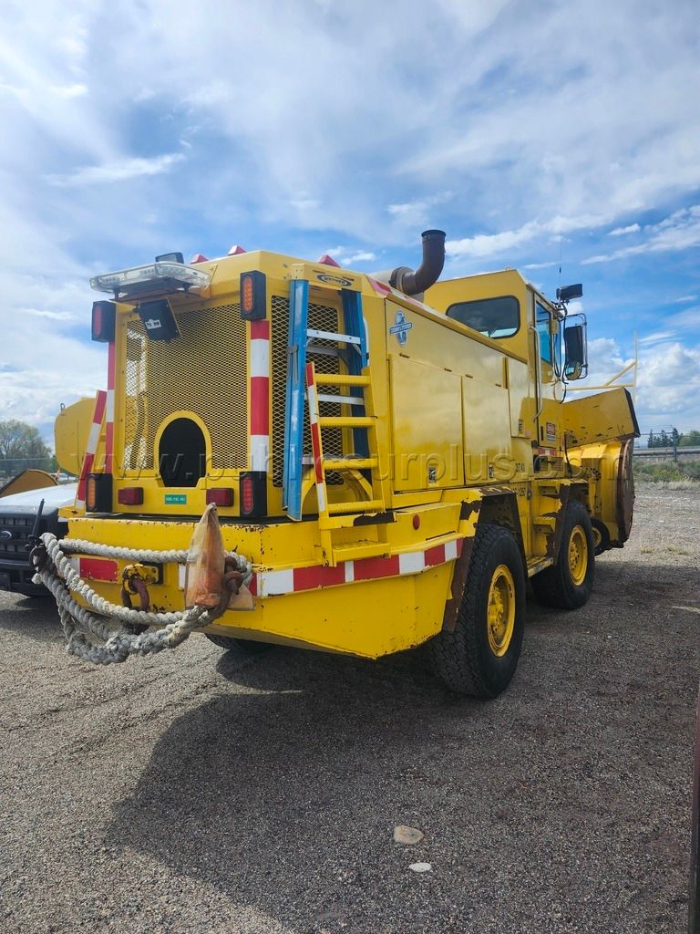 D6 - T31743 2002 STEWART STEVENSON ROTARY SNOW PLOW TRUCK — photo 1