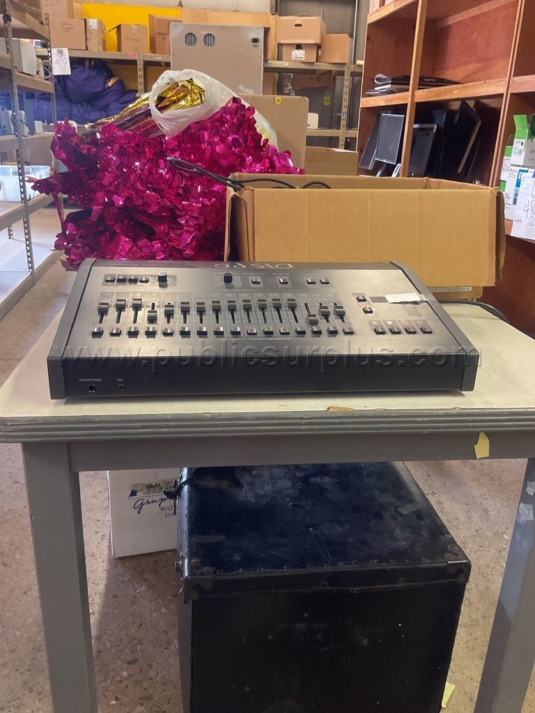 Yamaha Music Laboratory System Lot # 4882 — photo 1
