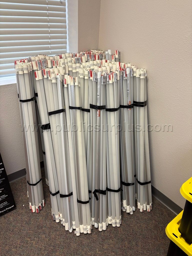 Lot of T8 / 4' LED bulbs - used (approximately 300+) — photo 1