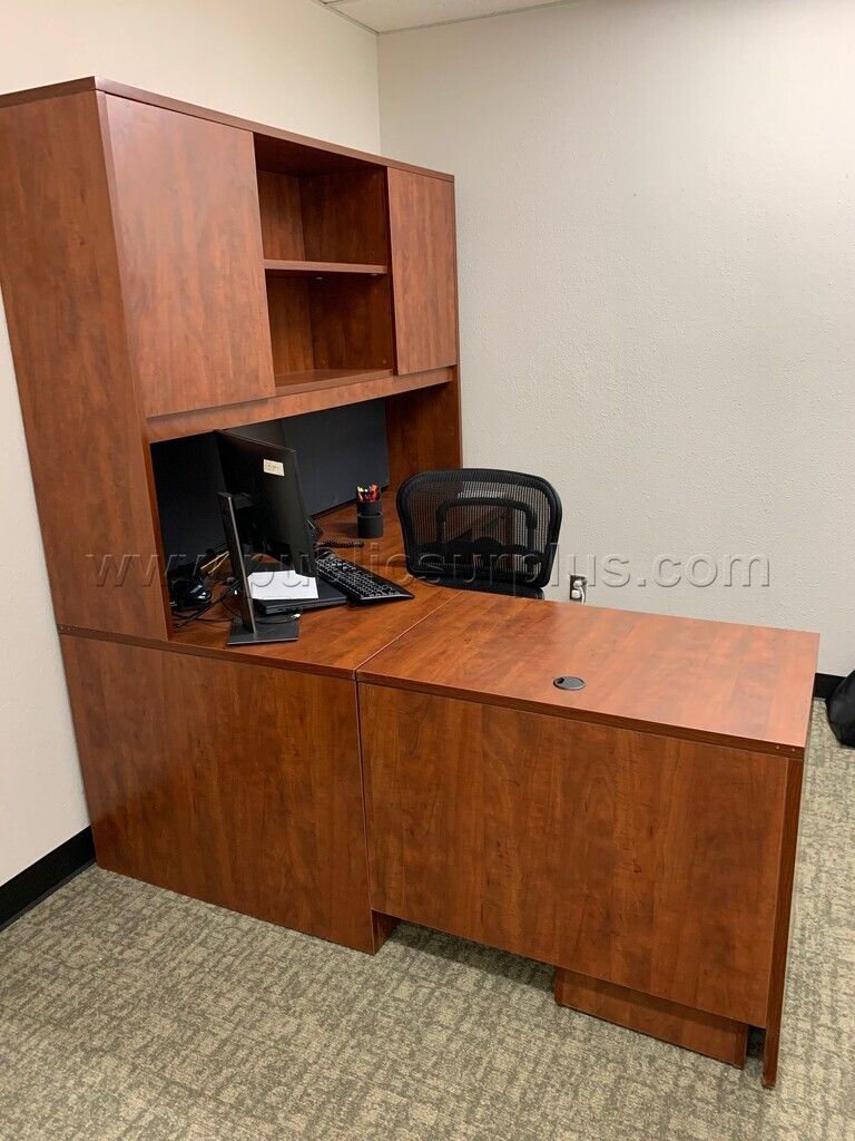 Cherry Desk with Hutch — photo 1