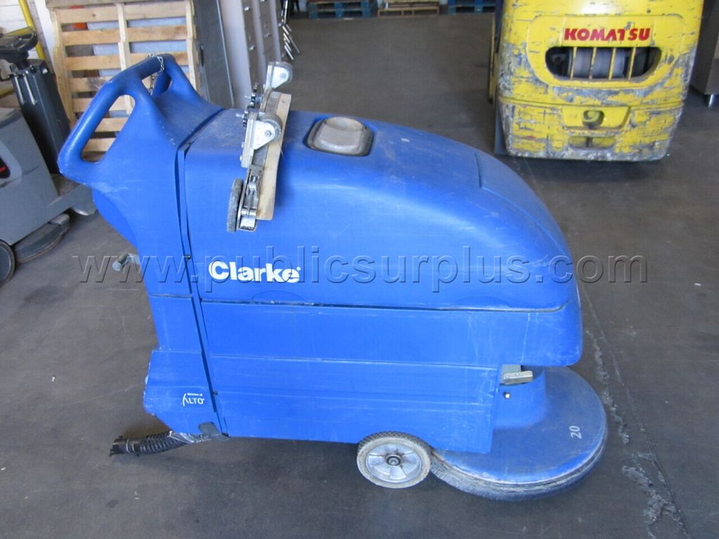 FLOOR SCRUBBER W/ CHARGER (43577) — photo 1