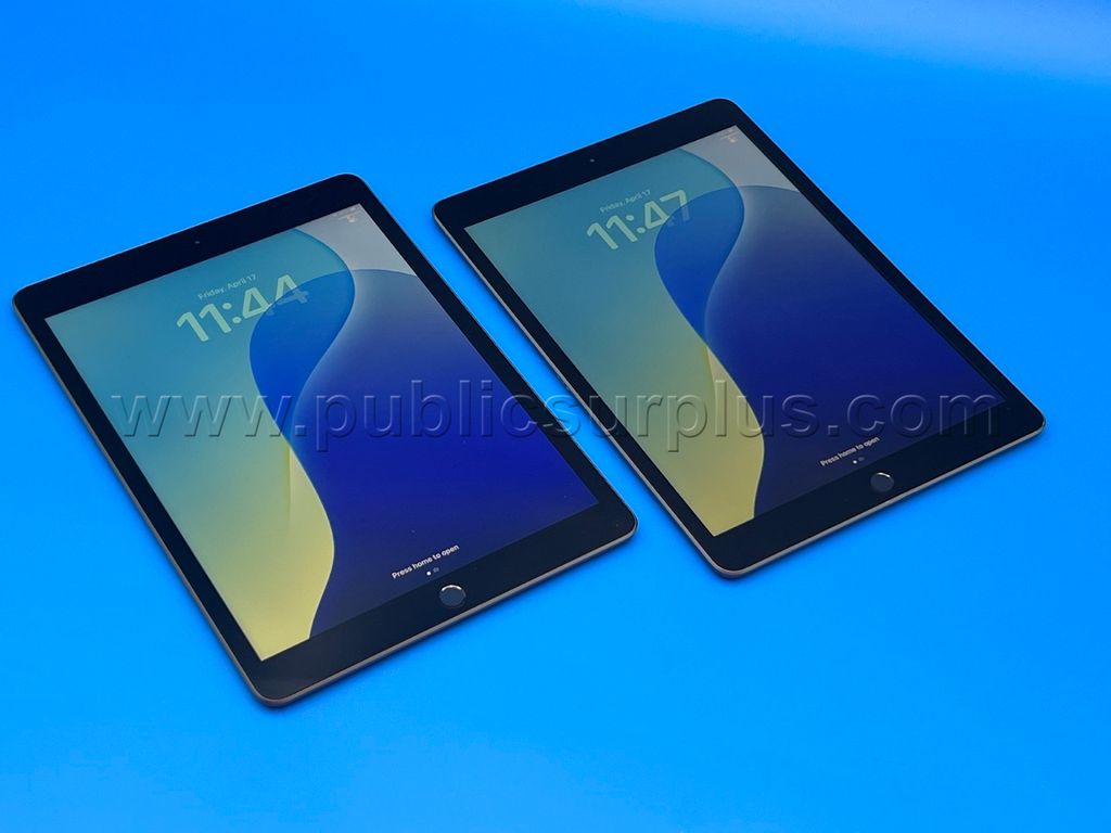 2 Apple iPads  - Shipping $20.00 /RA — photo 1