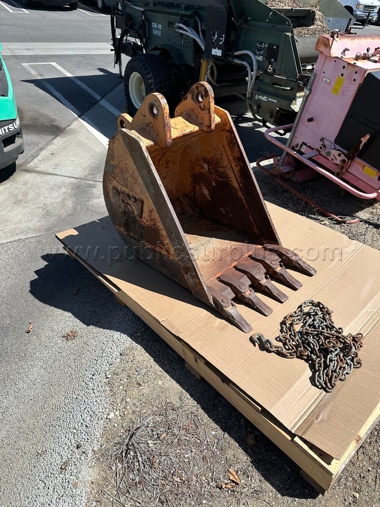 22" BackHoe Bucket — photo 1