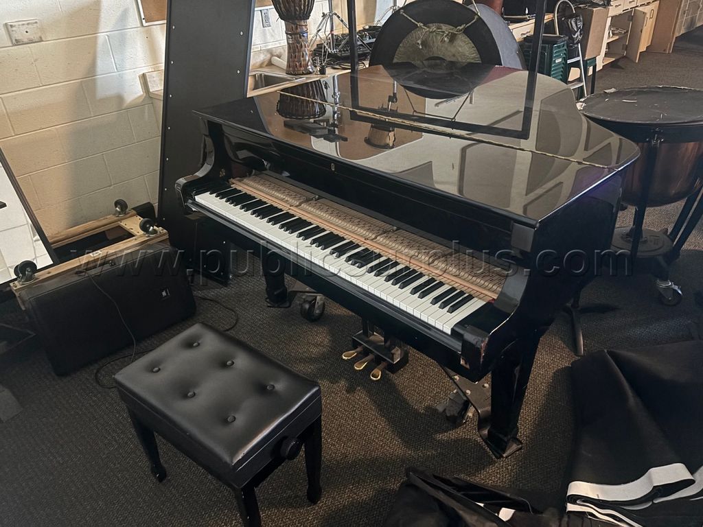 Young Chang baby grand piano — photo 1