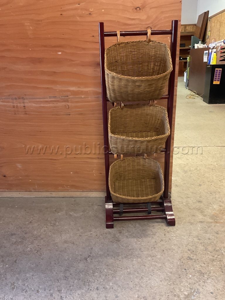 3-Tier Floor Stand & Wicker Baskets Lot # 4885 — photo 1