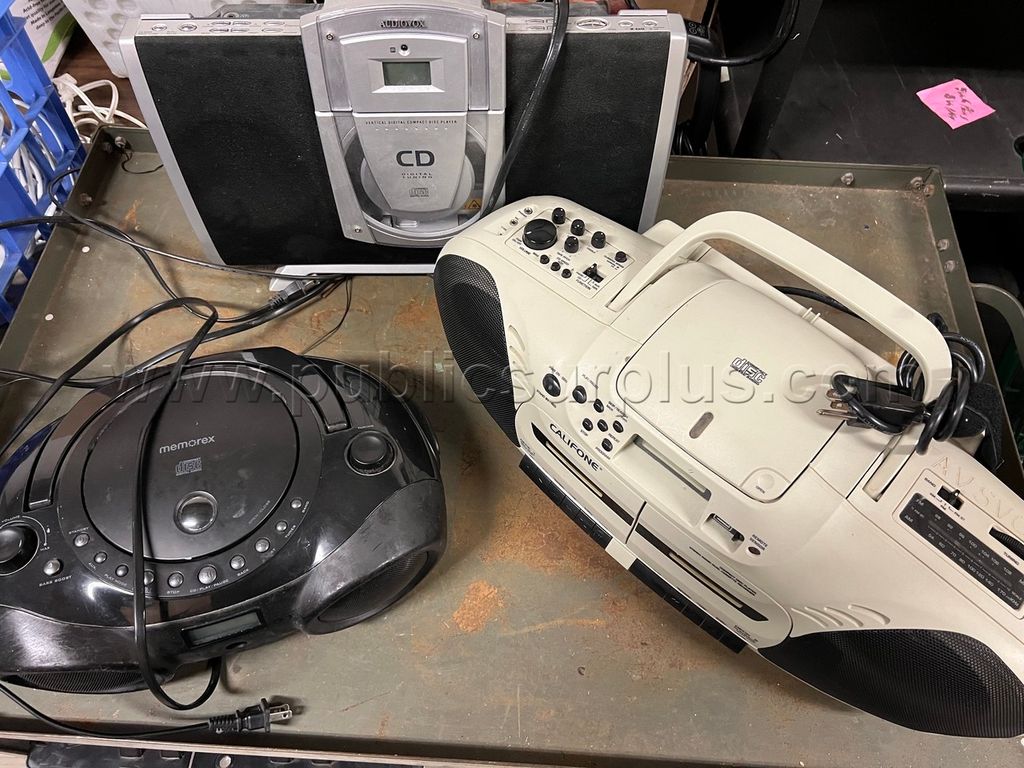 Lot of 3 CD Player and RCA stereo system & MLS 600 D media switcher — photo 1