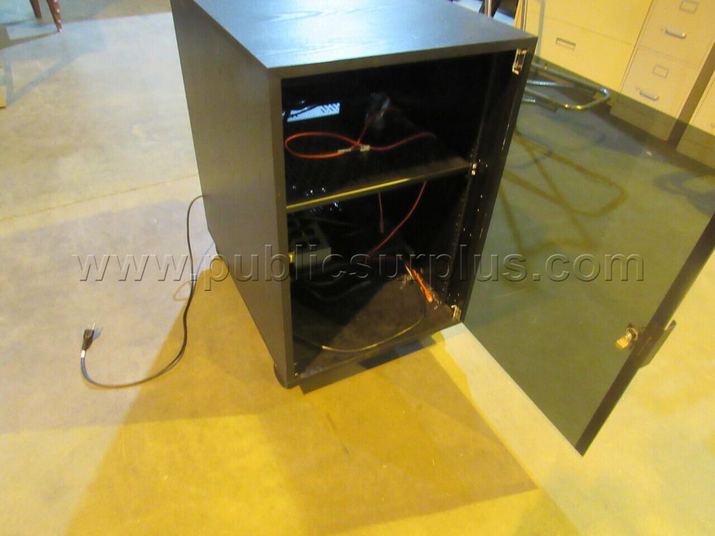 Lot 1100  Cabinet — photo 1