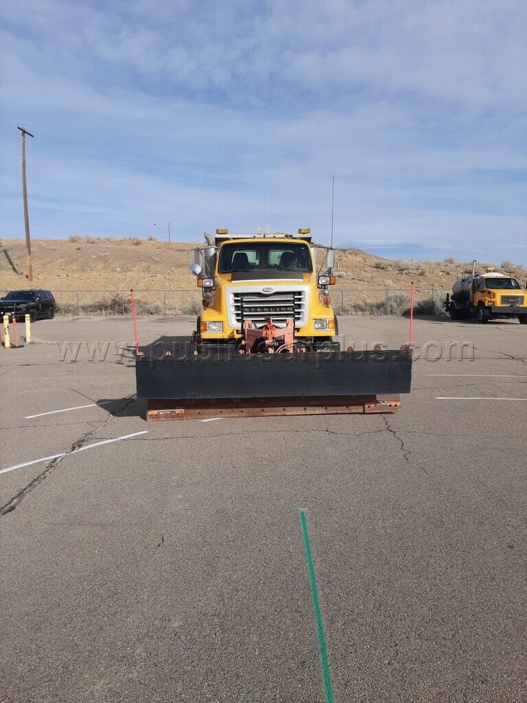 2007 STERLING LT9500 DUMP TRUCK WITH PLOW SPREADER AND WING PLOW. — photo 1