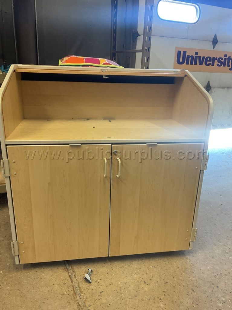 Rolling Rolltop Lectern Lot # 4890 — photo 1