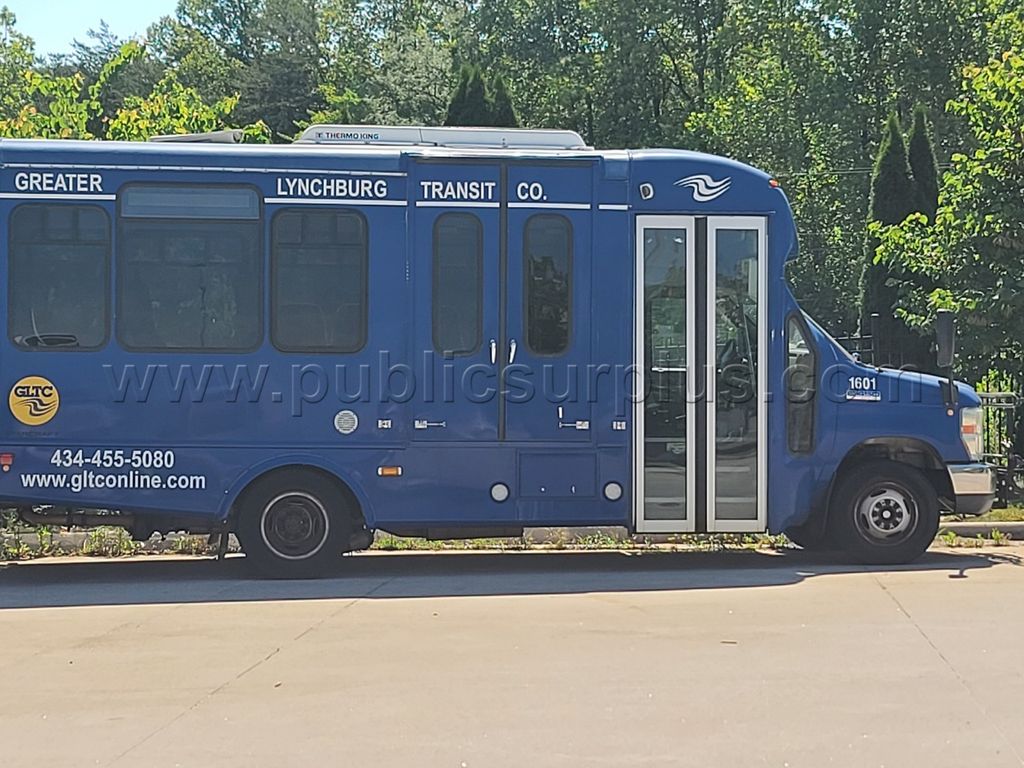 E-450 Cutaway — photo 1