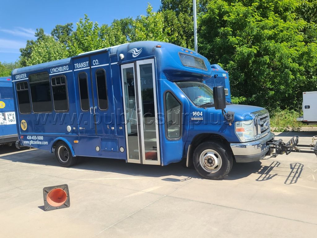 E-450 Cutaway — photo 1