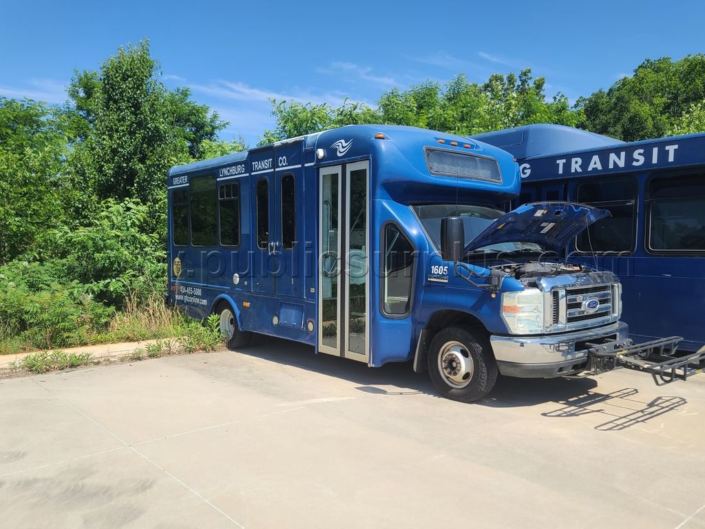E-450 Cutaway — photo 1