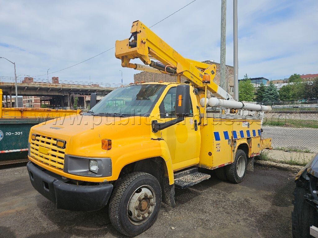 2004-GMC-TC4C-39'8" TELESCOPIC AERIAL LIFT W/UTIL BODY- v22535 - photo 1