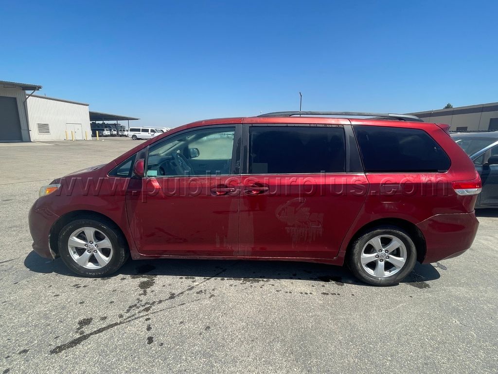2011 Toyota Sienna (276) - photo 1