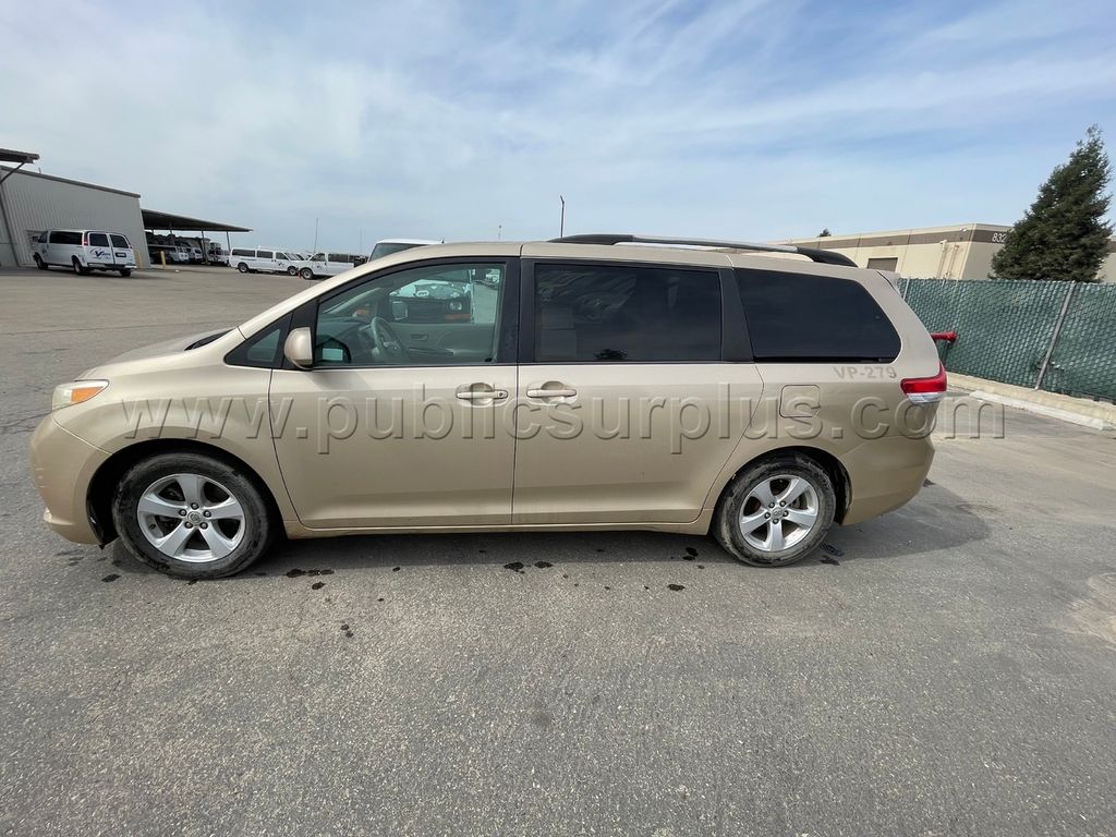 2011 Toyota Sienna (279) - photo 1