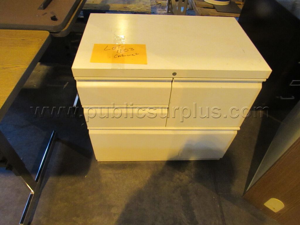 Lot 1103 Cabinet — photo 1