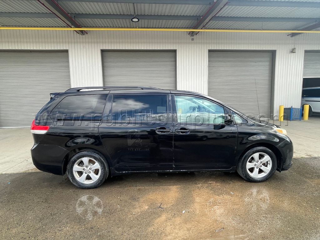 2012 Toyota Sienna (294) - photo 1