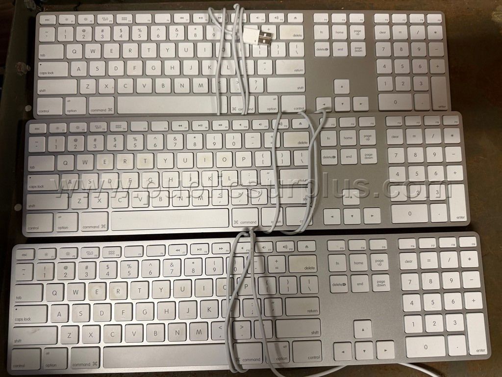 Lot of 24 Apple Keyboards & 5 Appel Tv & More — photo 1